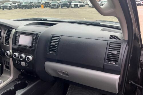 2016 TOYOTA Sequoia - Image 19