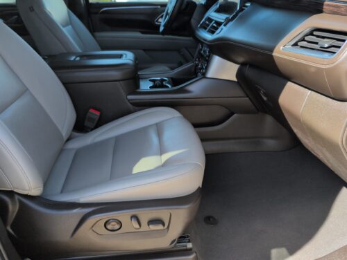 2023 CHEVROLET Suburban - Image 17