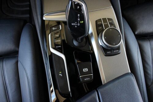 2020 BMW 530i - Image 16