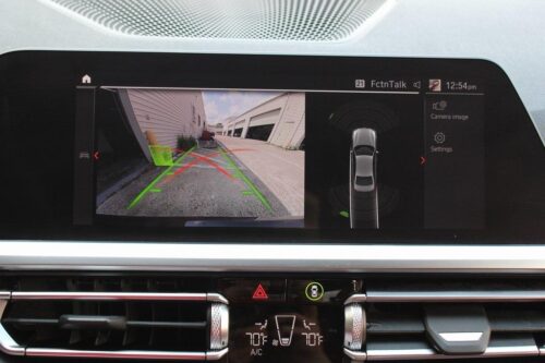 2022 BMW 330i - Image 16