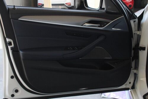 2020 BMW 530i - Image 11
