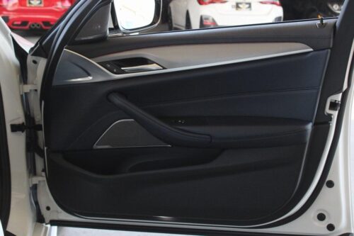 2020 BMW 530i - Image 10
