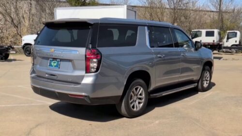 2023 CHEVROLET Suburban - Image 3