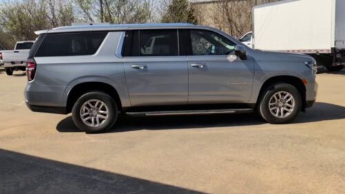 2023 CHEVROLET Suburban - Image 2