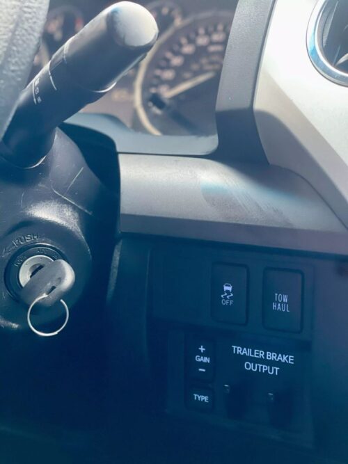 2017 TOYOTA Tundra - Image 4