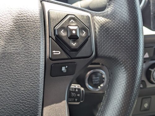 2017 TOYOTA Tacoma - Image 17
