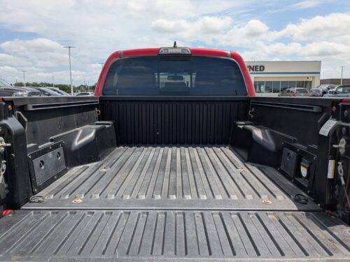 2017 TOYOTA Tacoma - Image 7