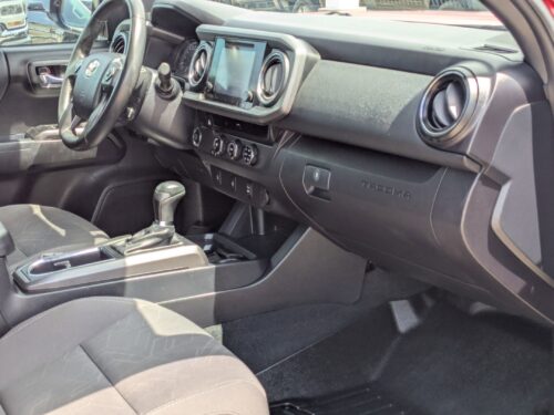2017 TOYOTA Tacoma - Image 4