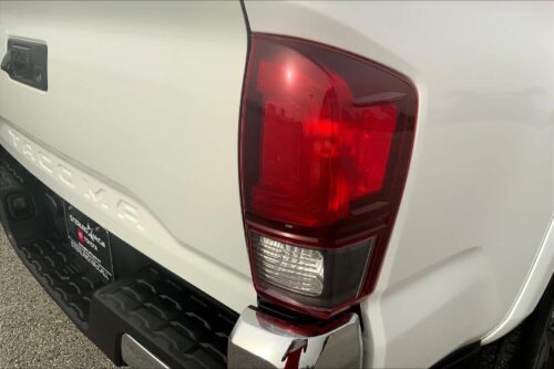 2022 TOYOTA Tacoma - Image 8