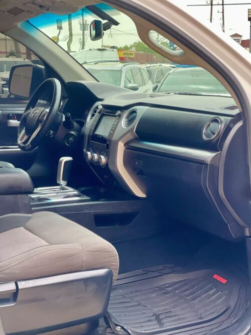 2017 TOYOTA Tundra - Image 9