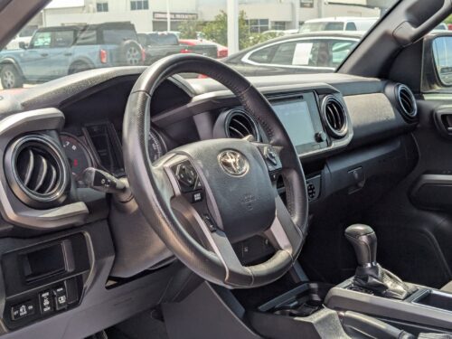 2017 TOYOTA Tacoma - Image 19