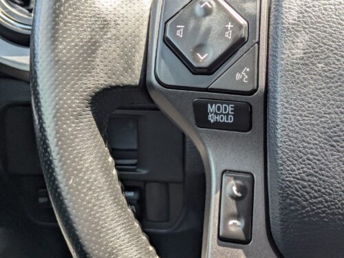 2017 TOYOTA Tacoma - Image 18
