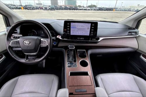 2023 TOYOTA Sienna - Image 24