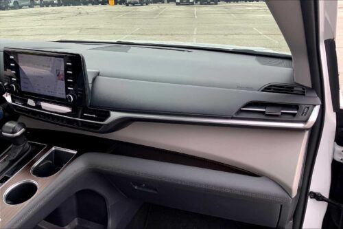 2023 TOYOTA Sienna - Image 21
