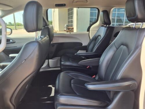 2021 CHRYSLER Pacifica - Image 13
