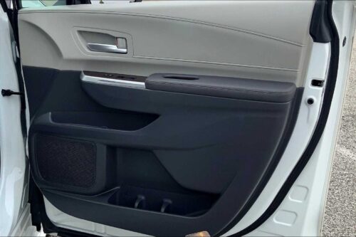 2023 TOYOTA Sienna - Image 17