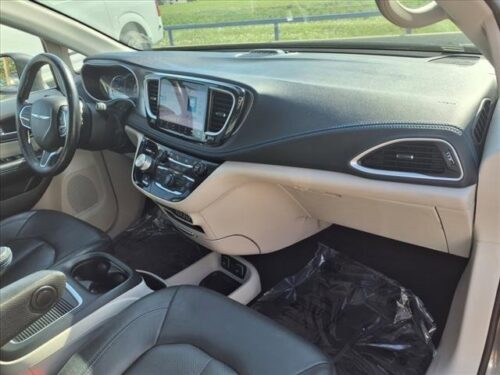 2021 CHRYSLER Pacifica - Image 11
