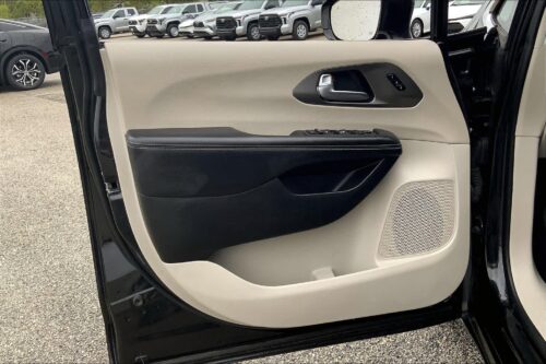 2022 CHRYSLER Pacifica - Image 17