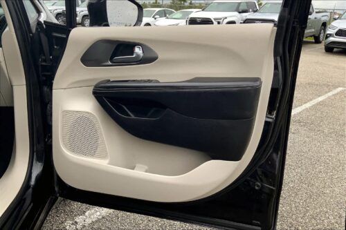2022 CHRYSLER Pacifica - Image 16