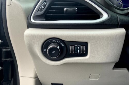 2022 CHRYSLER Pacifica - Image 5