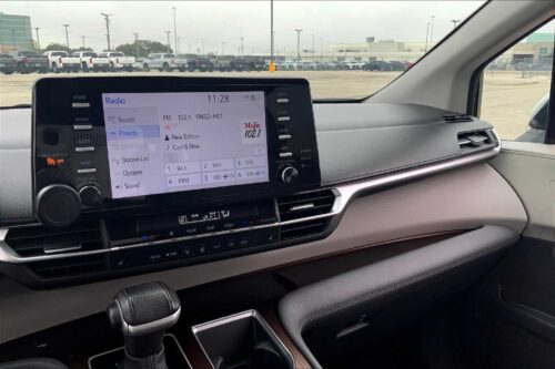 2023 TOYOTA Sienna - Image 3