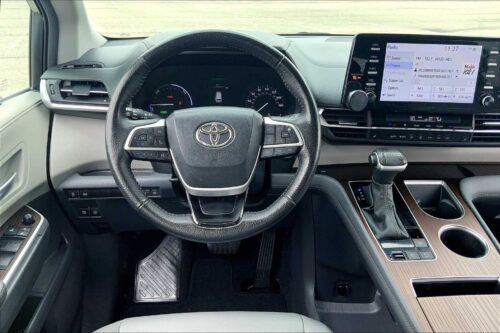 2023 TOYOTA Sienna - Image 32