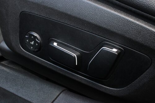 2024 BMW 330i - Image 7