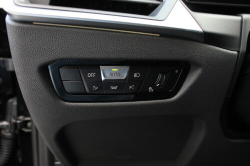 2024 BMW 330i - Image 6