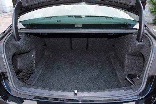2024 BMW 330i - Image 4