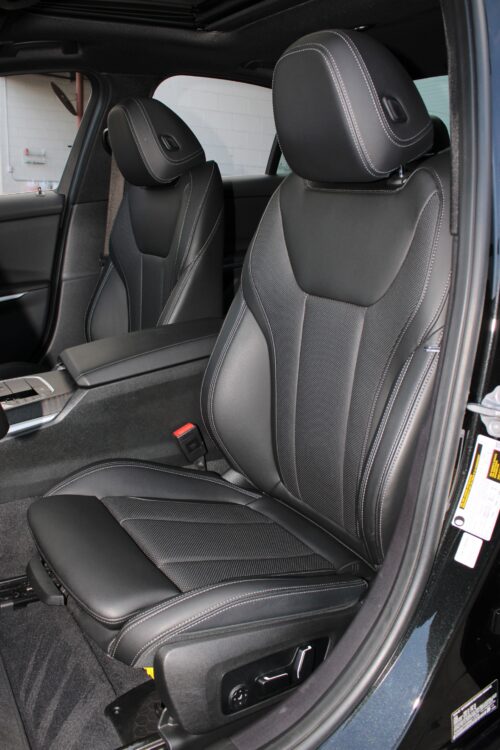 2024 BMW 330i - Image 25