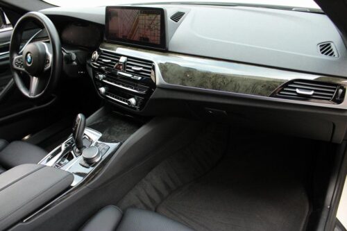 2022 BMW 530i - Image 24