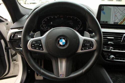 2022 BMW 530i - Image 23