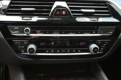 2022 BMW 530i - Image 19