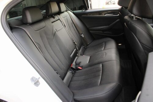 2022 BMW 530i - Image 15