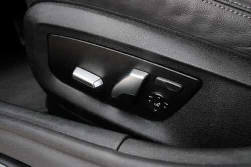 2022 BMW 530i - Image 8