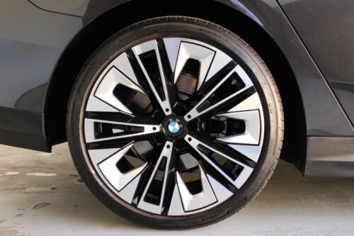 2024 BMW 530i - Image 38