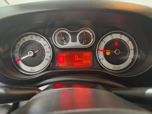 2017 FIAT 500L - Image 32