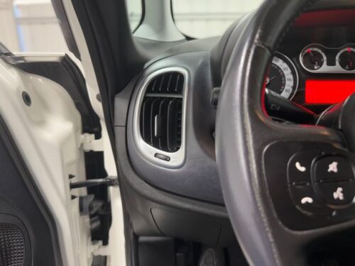 2017 FIAT 500L - Image 16