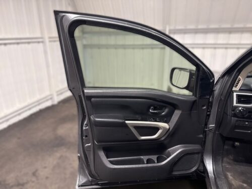 2017 NISSAN Titan - Image 10