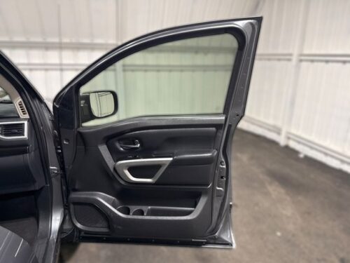 2017 NISSAN Titan - Image 9