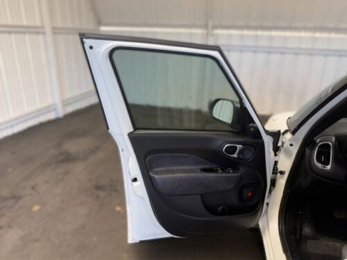 2017 FIAT 500L - Image 14