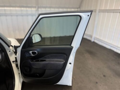 2017 FIAT 500L - Image 13