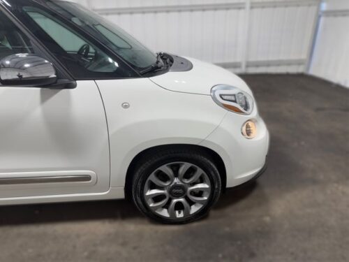 2017 FIAT 500L - Image 11