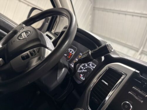 2017 NISSAN Titan - Image 2