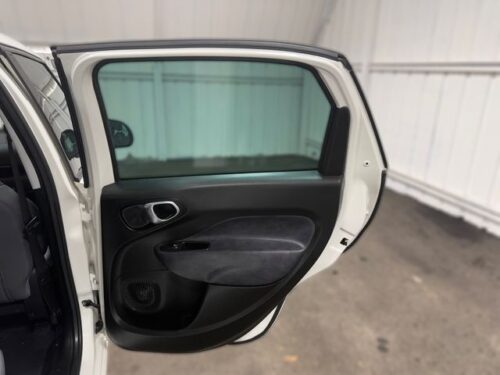 2017 FIAT 500L - Image 6