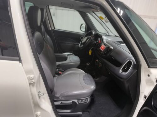 2017 FIAT 500L - Image 5