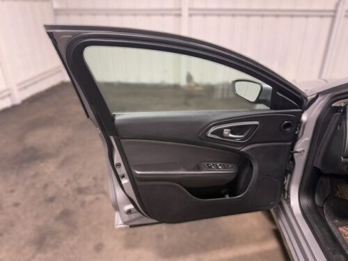 2015 CHRYSLER 200 - Image 13