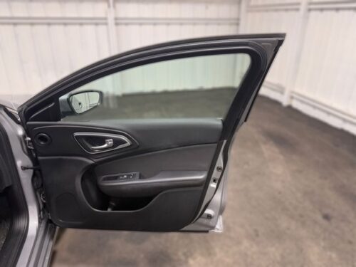2015 CHRYSLER 200 - Image 12
