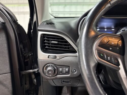 2019 JEEP Cherokee - Image 16