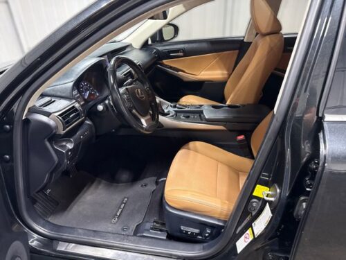 2017 LEXUS IS - Image 34